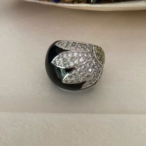 Chunky flower ring - preowned
